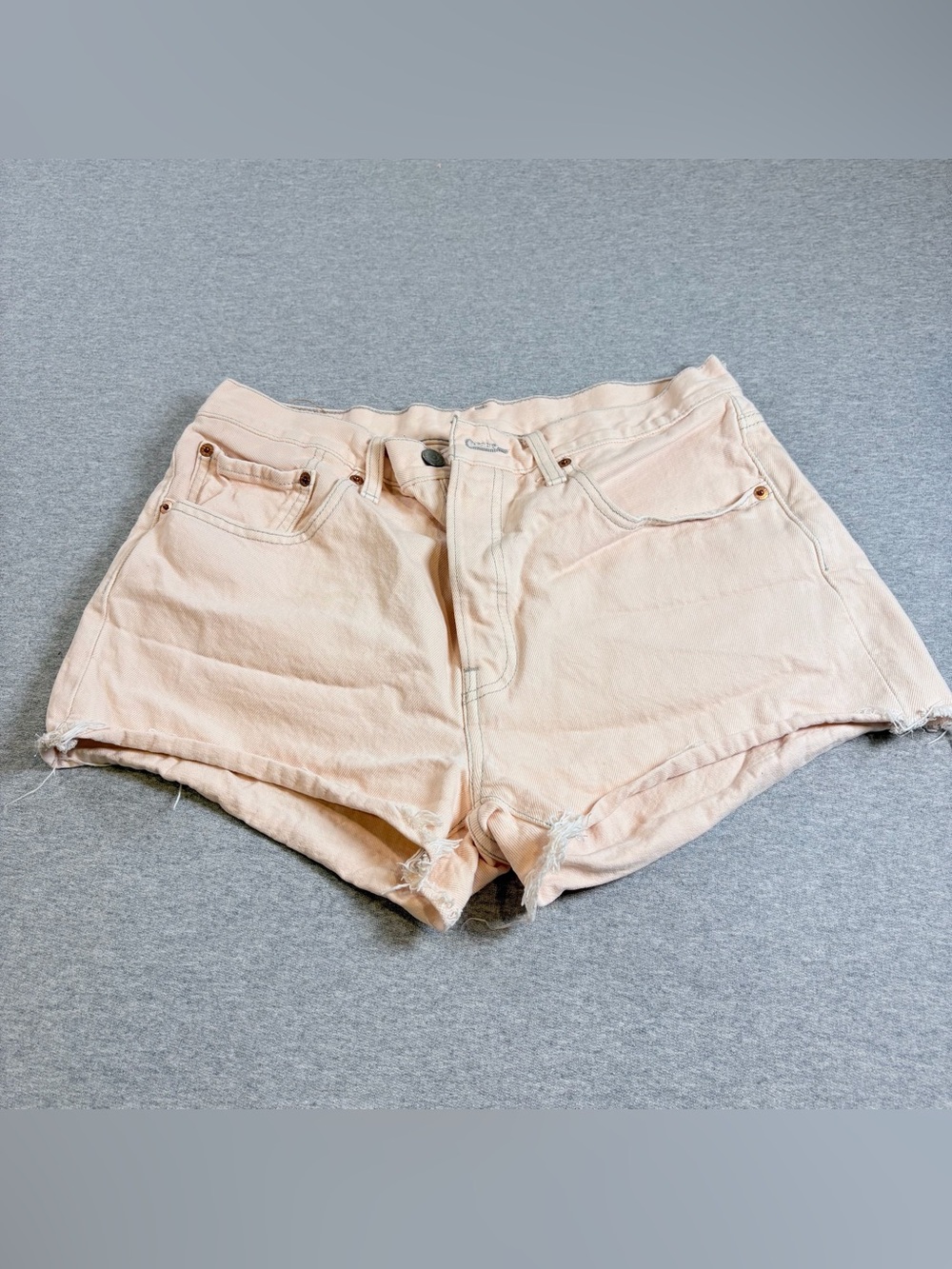 NWOT Levis 501 Womens 30 Distressed Cutoff Denim Jean Shorts Button Fly Pink